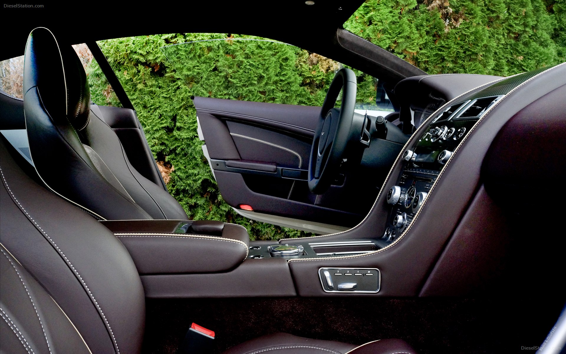 Aston Martin DB9 2013